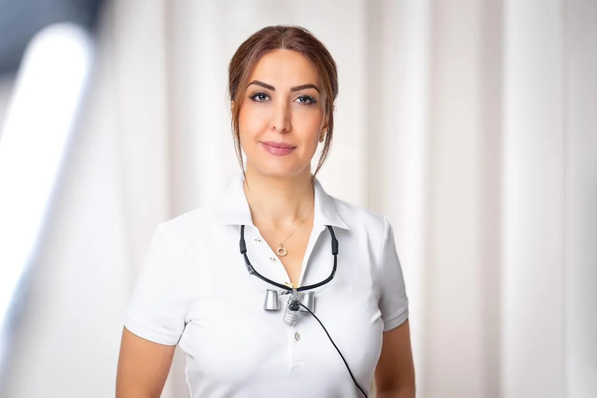 Pantea Tavakolian, Zahnärztin und Praxisinhaberin